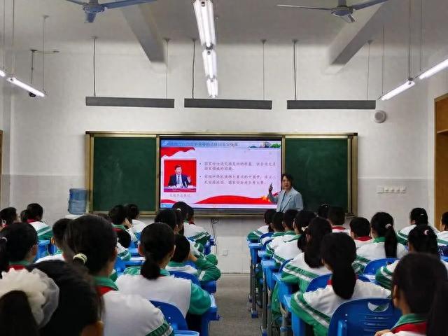 广元市实验小学接受利州区中小学教研室主题教学视导