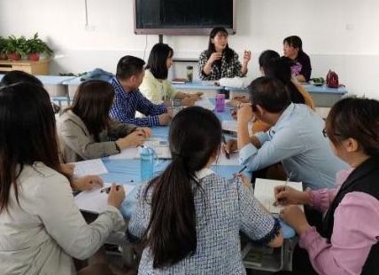 信阳市羊山中学教研展风采 携手共进步