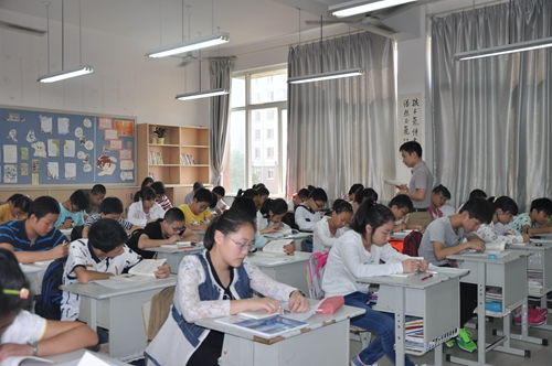 区教研中心对南湖中学进行教学调研