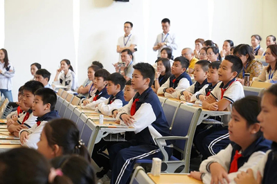 临高县中小学教研室主任业务能力提升培训班莅临我校开展教研交流活动