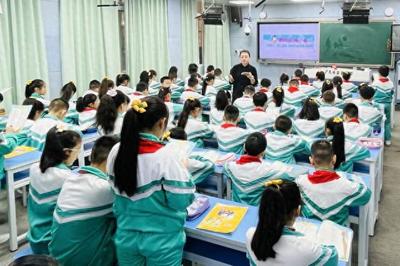 广元市实验小学接受利州区中小学教研室主题教学视导