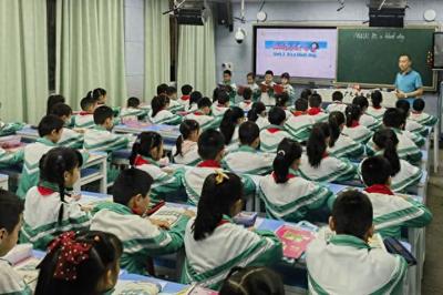 广元市实验小学接受利州区中小学教研室主题教学视导