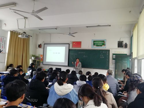 滨湖中学同课异构展风采，教研活动促优质发展